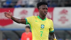 Vinicius quá nhỏ bé trước các hậu vệ Nhật Bản